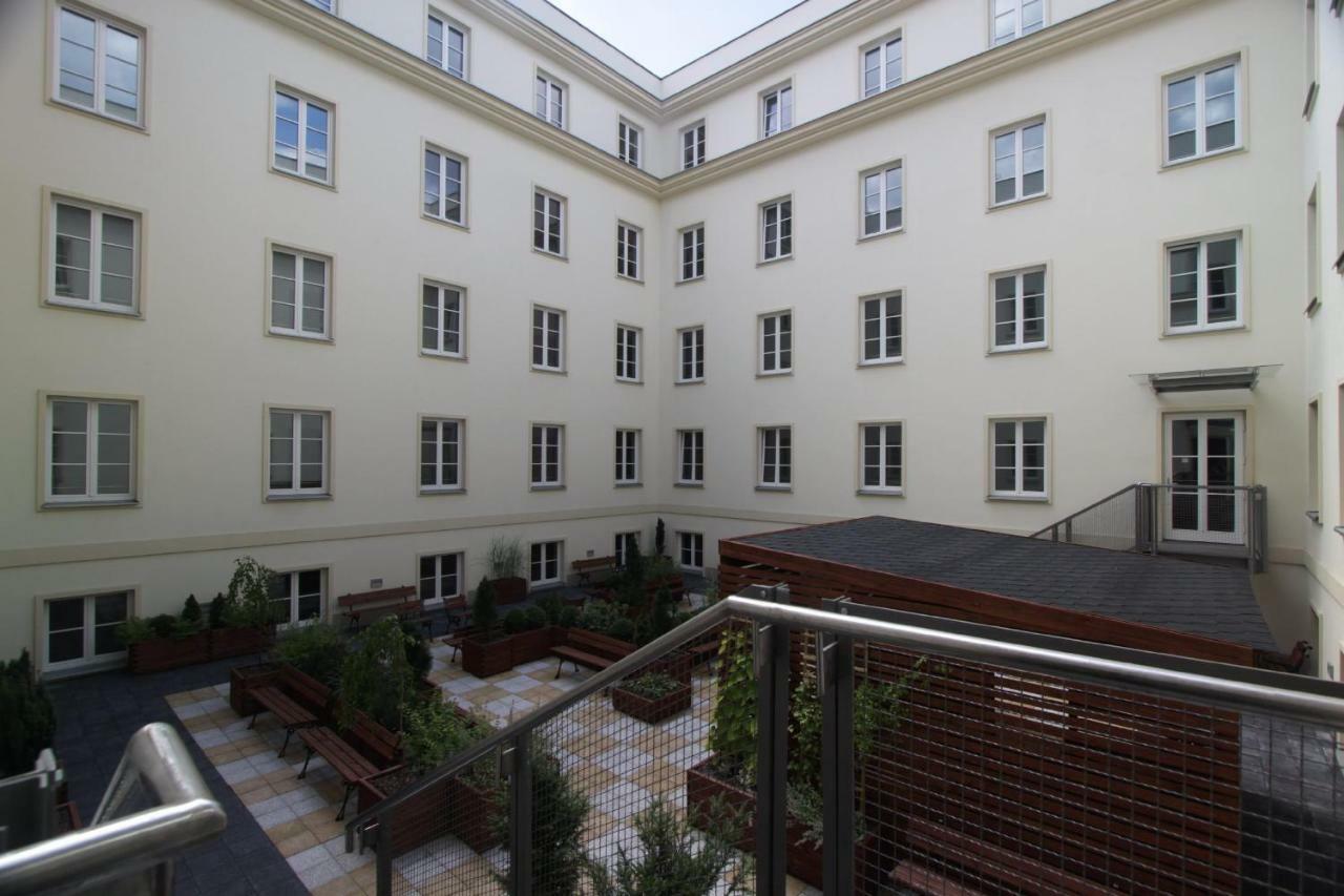 Albergue Dom Pomocy Studentom Varsovia Exterior foto